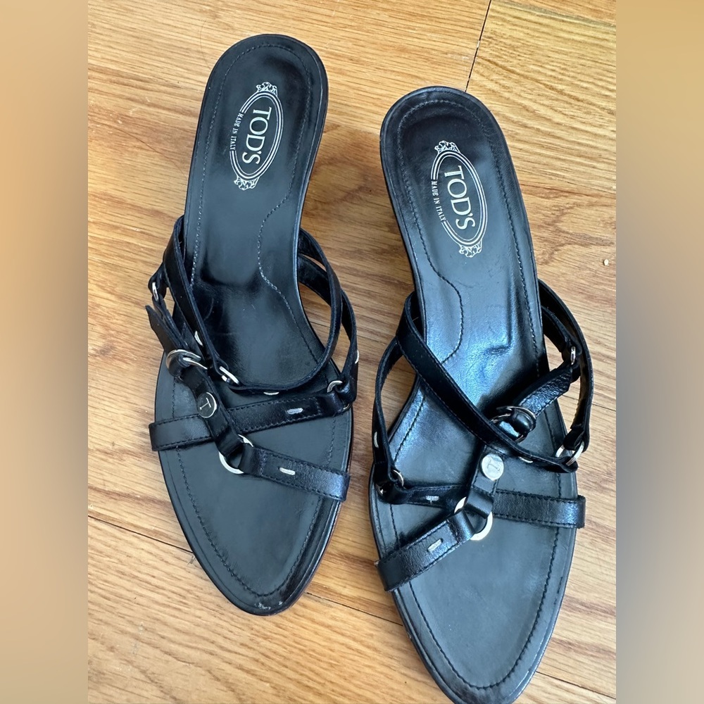 TODS kitten heel
